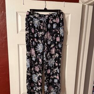 Floral Print Capri Pants in Black and Pastel Colors